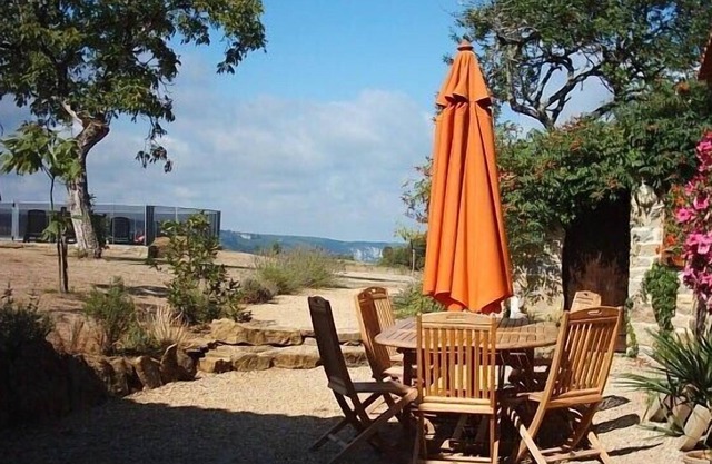 Idyllic location, ideal families, groups & children, private pool