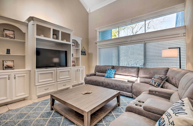 Idyllic Montgomery Condo w/Pool & Lake View!