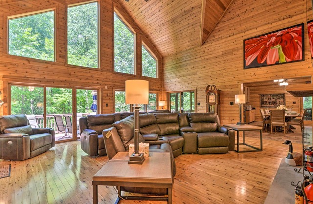 Idyllic Mtn Retreat w/Hot Tub Near Shenandoah NP!