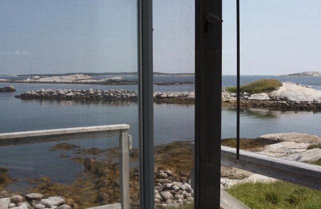 Idyllic Oceanfront Cottage, Near Peggy's Cove!