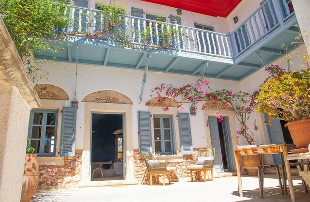 Idyllic town villa in Sitia with sea views, 4-minute walk to the beach