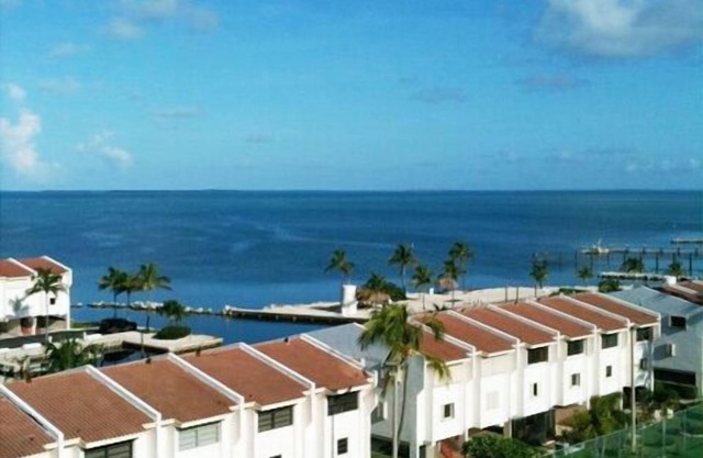 Idyllic Tropical Paradise Overlooking the Fabulous Florida Bay.
