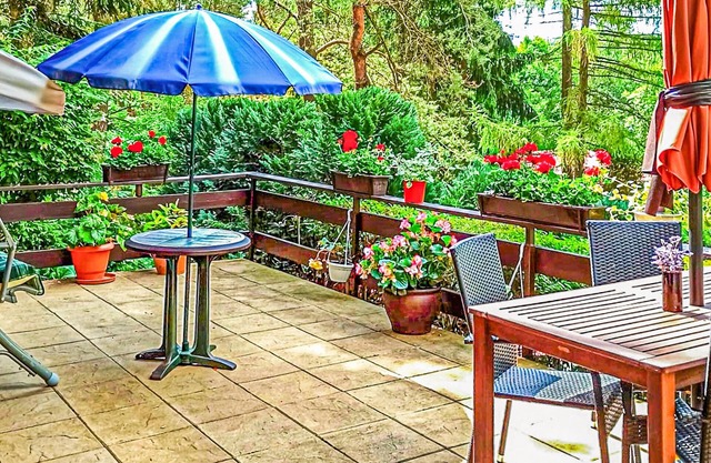 Idyllic vacation apartment with pretty garden.