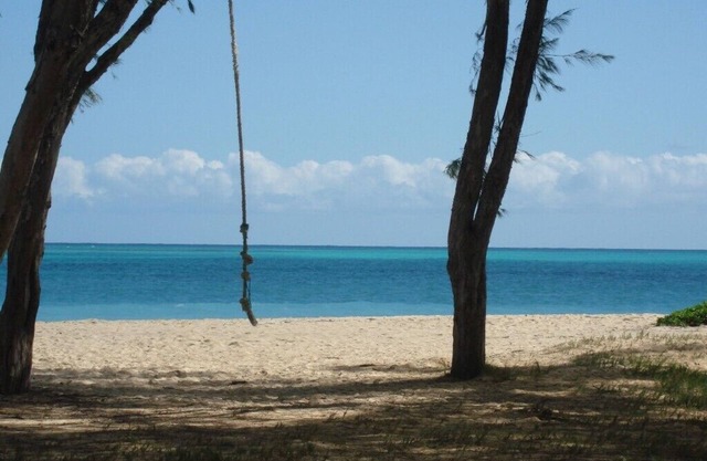 If You Like Crowds, Don't Stay Here !.Sleeps 2 - Walk to Beach!