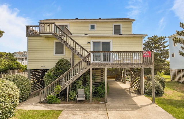 If you're looking for peace, quiet and great ocean views, this is the home for you!