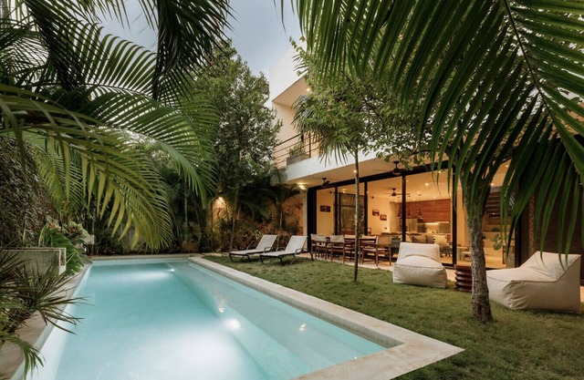 Iguana Jungle Paradise Villa Beach Club Access