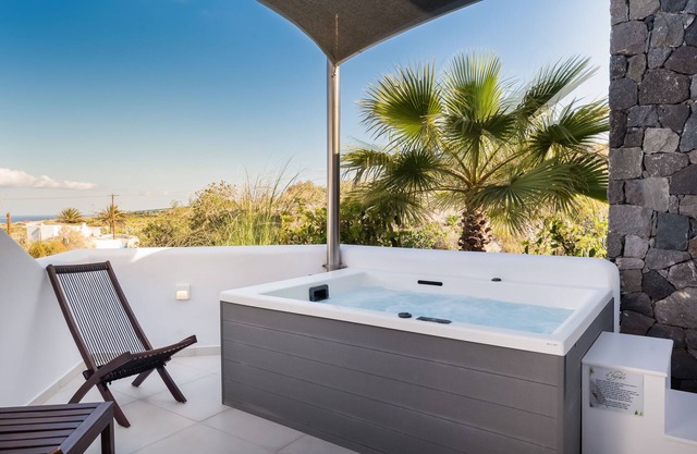 iL Fagiolo | Suite 2 | Privacy | Free Parking