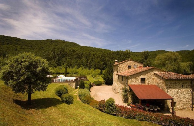 Il Mulino - beautiful, family-friendly Tuscan villa with fenced pool