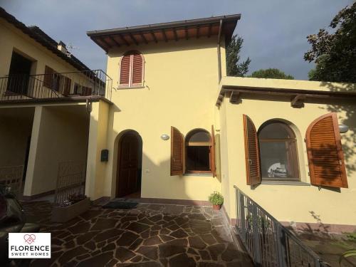 Il Villino with Private Parking by Florence Sweet Homes