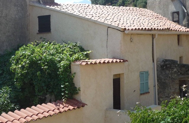 Île Rousse 5km Quiet village house typically Corsican architecture