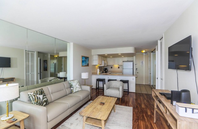 Ilikai Marina, Minutes to the Beach, 180-Degree Ocean View!