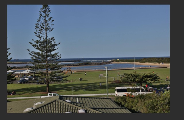 Illawarra Shores - Beach and Lake