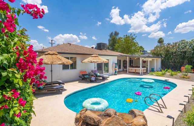 Imagine landing in Scottsdale and stepping straight into your own private island oasis. At Mai Tai Manor, the days are made for poolside lounging, tiki bar cocktails, and group dinners that stretch into laughter-filled nights under string lights.