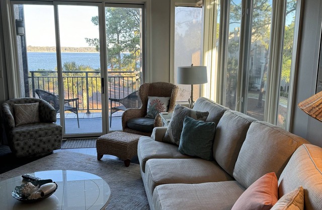 Immaculate,170 5-Star Reviews, Amazing Views, Updated, Free Tennis, Pool, 3 BR