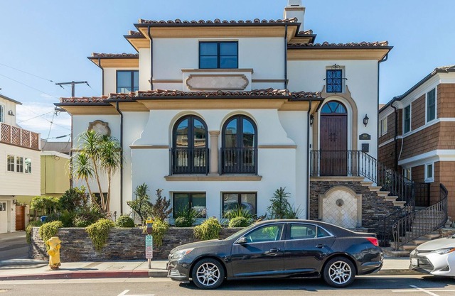 Immaculate 3,000 Sq Ft Home A Block To The Beach