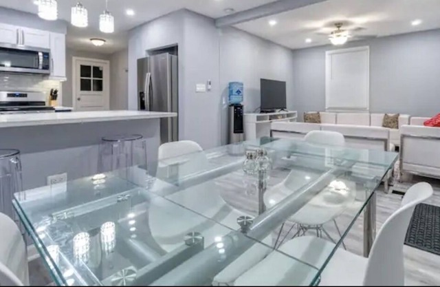 Immaculate 3 Bedroom 2 Bath house near Ohare!