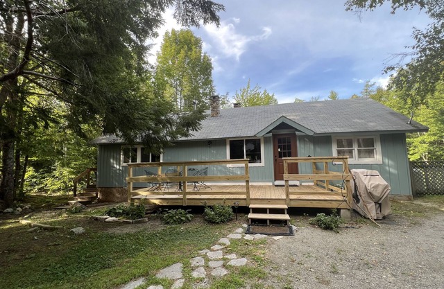 Immaculate Country Home by Goose Pond w/Sandy Private Beach. 25 mi. from Acadia