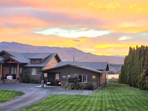Immaculate Home w/Mtn and River Views!