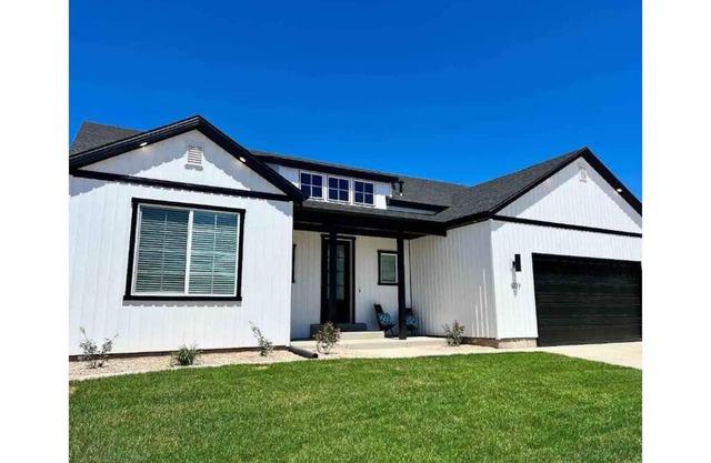 Immaculate huge home with a private pickleball court close to national parks