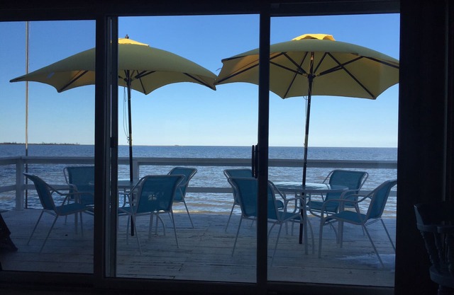 Immaculate Lake Huron Beach House - Aug. special, rent at least 3 nights get 4th