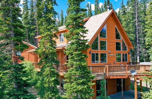 Immaculate, Quiet & Secluded Mountain Home w/Hot Tub, Game Room, Fireplace - Sugar Pine Lodge