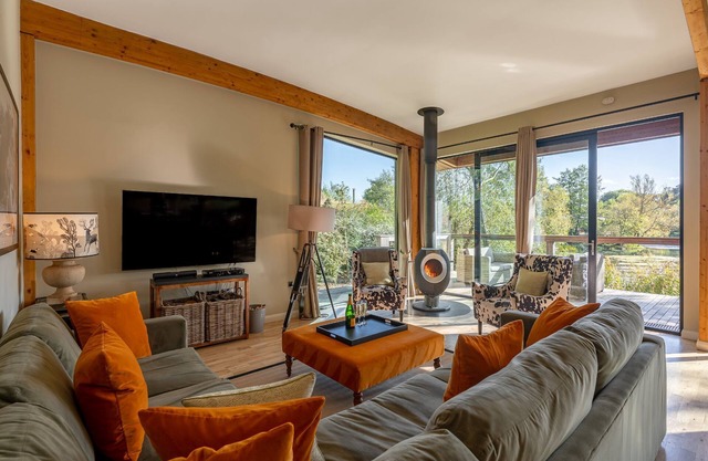 Imogen - a lodge that sleeps 6 guests in 3 bedrooms