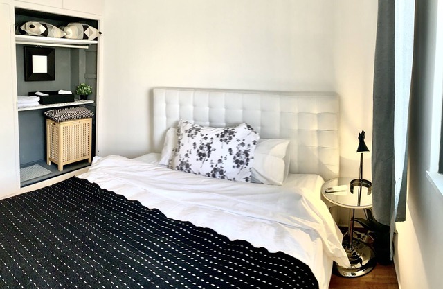 Impeccable 3-Bed Apartment in Athens