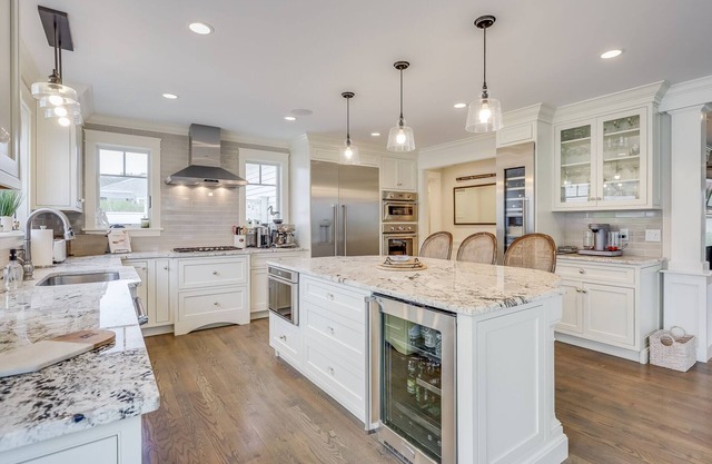 Impeccable 5BR Custom Home - Short stroll to Mant's Landing Beach