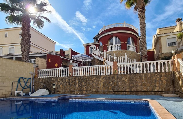Impeccable 6-Bed Villa in Monforte del Cid