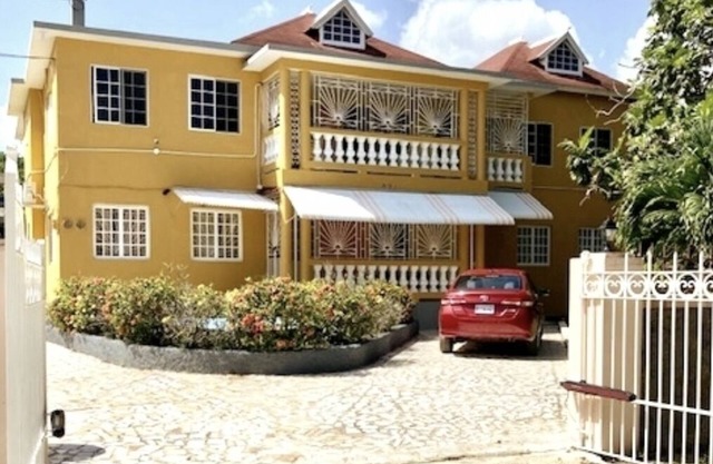 Impeccable Spacious 3 Bedroom Home Near Beach!