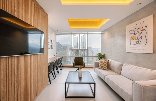 Impressive 2BR apt with Jacuzzi & A/C in El Poblado