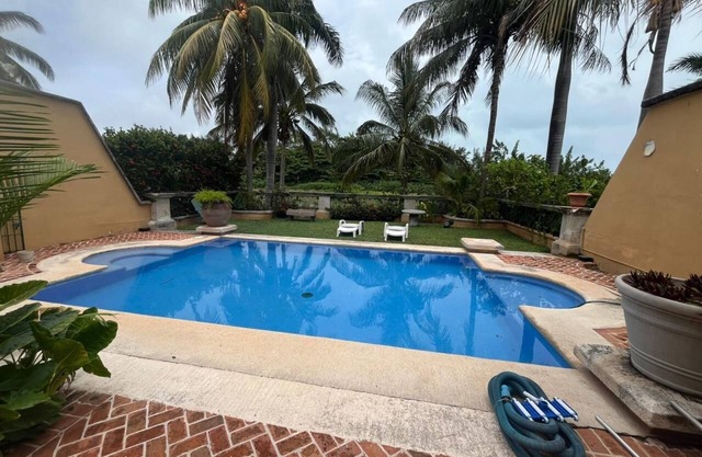 Impressive colonial house in hotel zone with private swimming pool