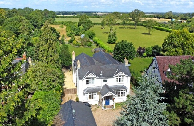Impressive detached house with hot tub 4.5 miles from Cambridge city centre