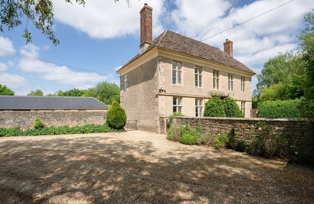 Impressive Georgian Farmhouse with hot tub and games room - Yew Tree Farmhouse