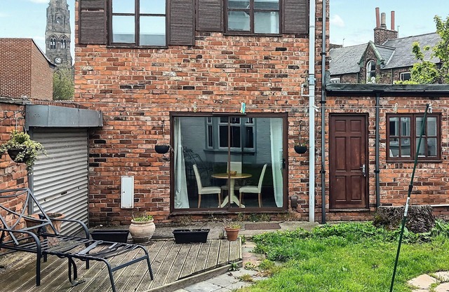 In a convenient location with a garden and free city centre parking available, this detached propert