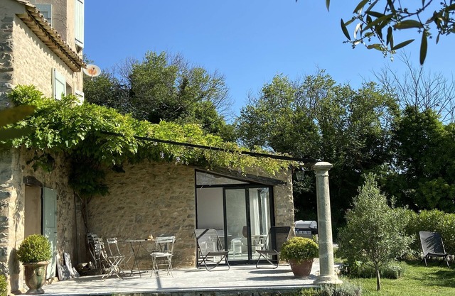 In a very huge Provencal landscape, you will hear silence and cicadas