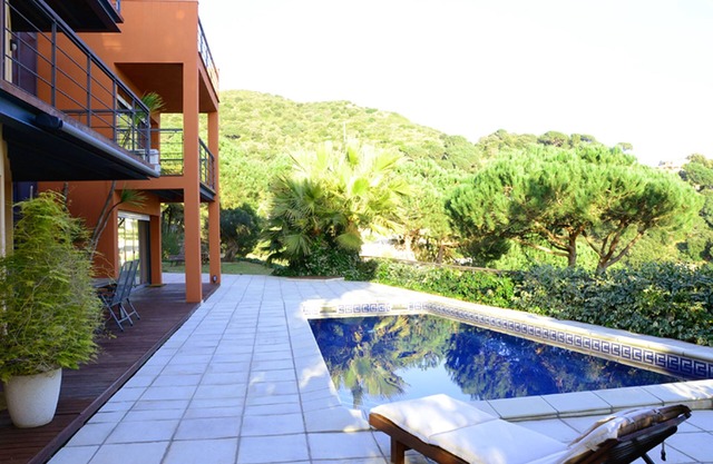 In Cabrils (Barcelona at 20 km). Apartment with sea view, pool and very quiet