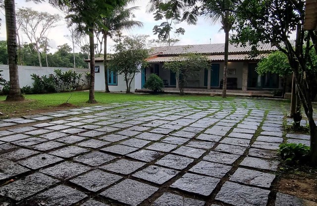 In the best and safest neighborhood in Paraty. 2.5 km from the Hist