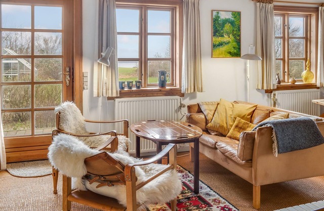 In the heart of Bogø Island, this beautiful thatched house welcomes you with authentic charm.
