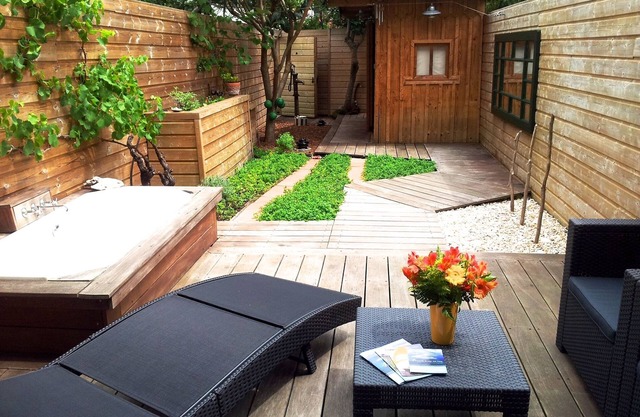 IN THE HEART OF CAP-FERRET LARGE APARTMENT WITH 140m2 GARDEN WITHDRAWAL 300M OCEAN