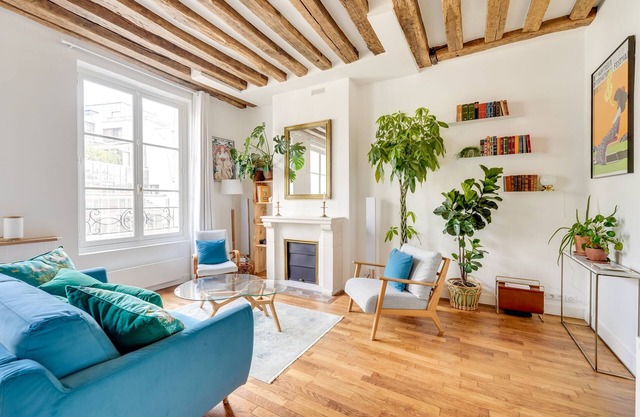 in the heart of Paris, premium, with beautiful plants and A/C