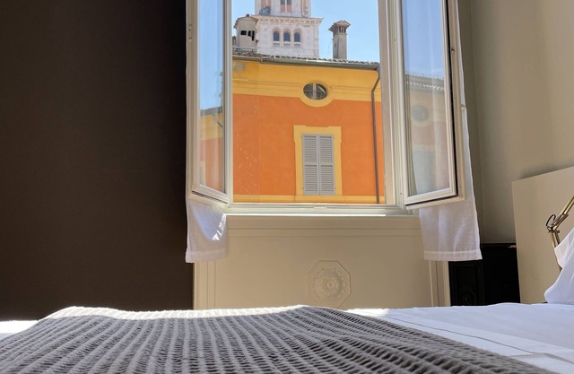 In the heart of the city of Modena Studio apartment with view of Duomo and Ghirlandina