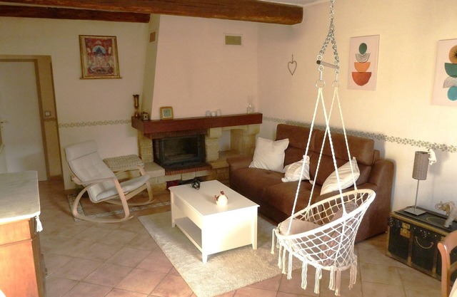 "In the heart of the village of Graveson, this house is ideally located, with everything within walking distance!