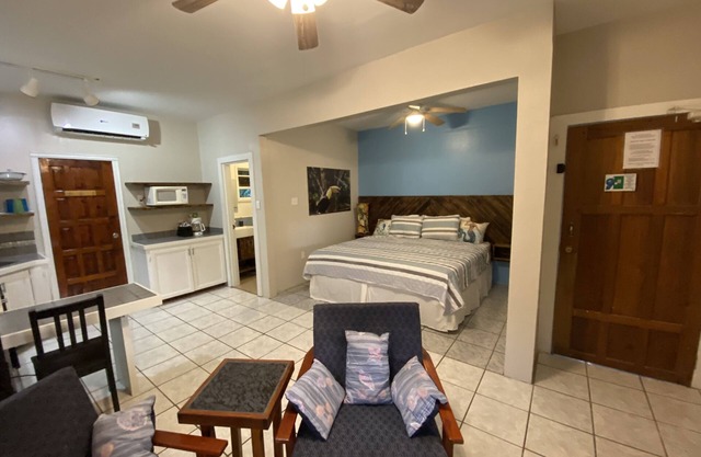 Mariposa Lodge West 