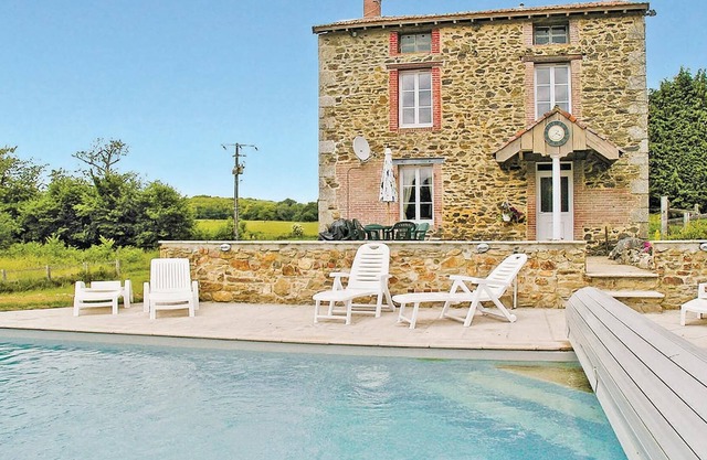 In this very nice vacation home in the department of Haute-Vienne modern comfort og original charm a