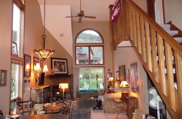 In Town Beautiful Immaculate Townhome 4 beds 2 full baths mins to walk to town !
