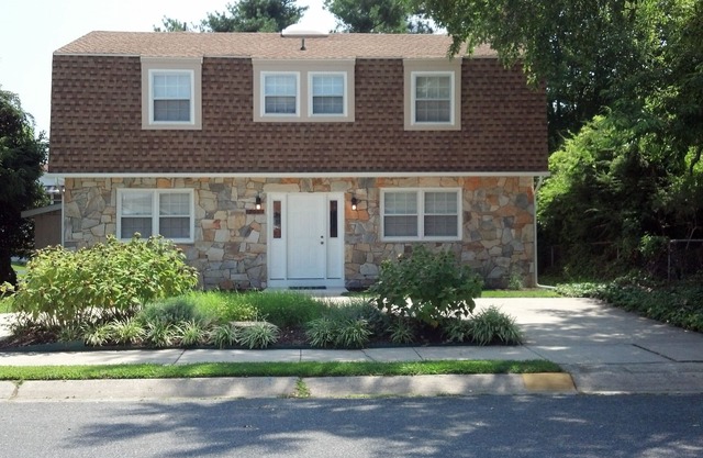 In-town, Close to Everything, Perfect for Families - 5 Br each w/its own
