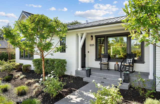 In-Town Hideaway on Quiet Lane