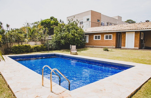 Incrível casa com ampla área de lazer em Atibaia