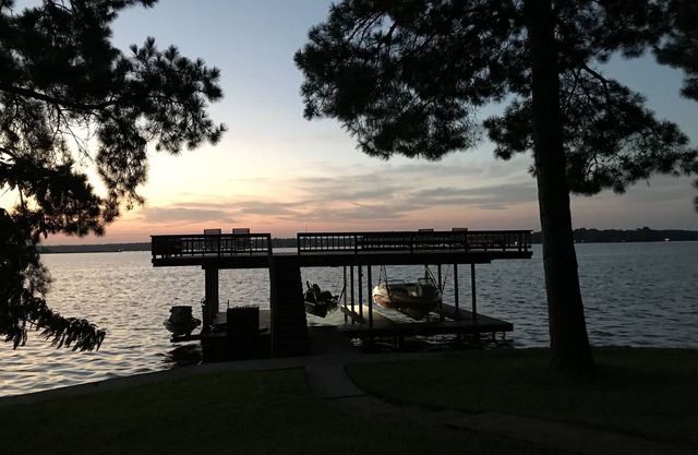 Incredible Cabin on Cedar Creek Lake